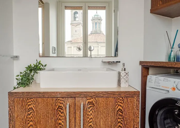 The Rent - Bright Two-bedroom In De Amicis Milano