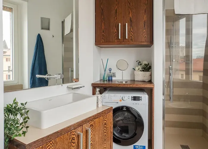 The Rent - Bright Two-bedroom In De Amicis