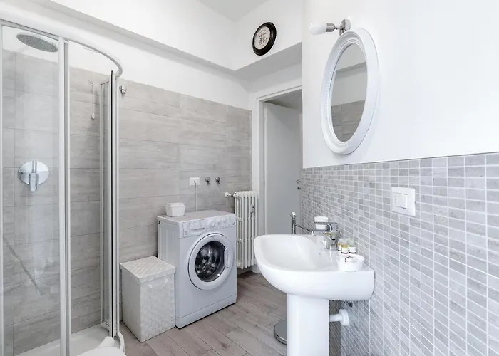 Hotel Piazza De Angeli M1 Comfortable Flat With Balcony Milaan