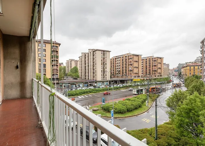 Piazza De Angeli M1 Comfortable Flat With Balcony