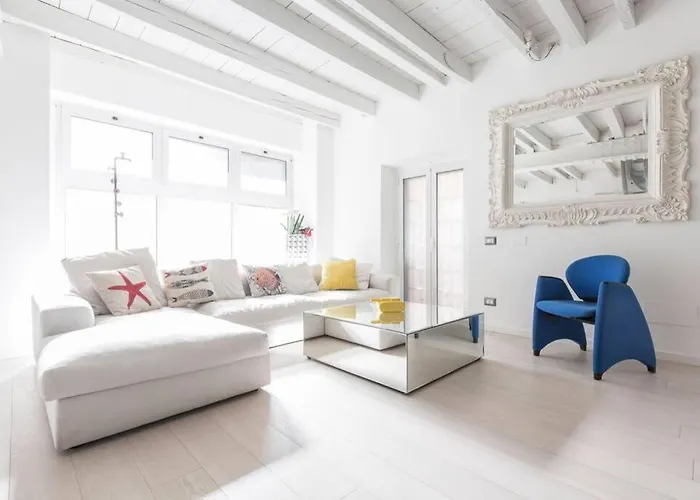 公寓 Unique 4 Storey House On Naviglio 4bd, 4bt 米兰
