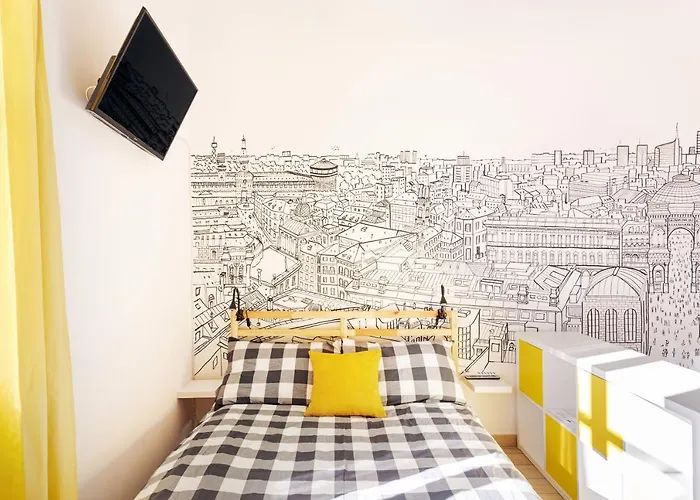 A Yellow Touch - Modern In Isola Apartment