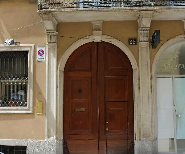 Historical Center Montenapoleone Loft Apartment *