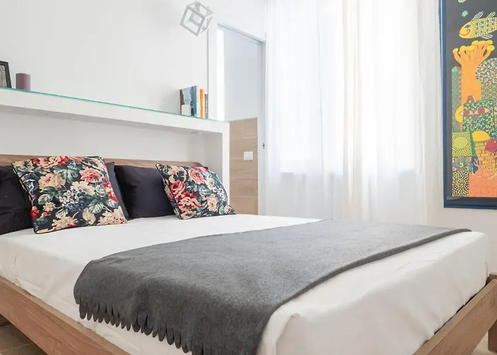 The Rent - Beautiful Two-bedroom Close To Cinque Giornate Square Appartement Milaan