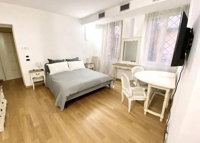 Boutique In Center: Duomo Scala Milánó