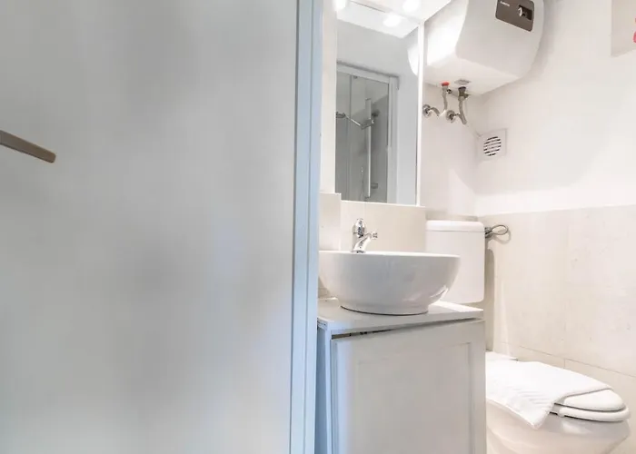 Daire Joivy Lovely For 2 With Balcony Near Duomo