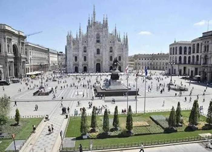 Duomo With Lovely Terrace * ميلان