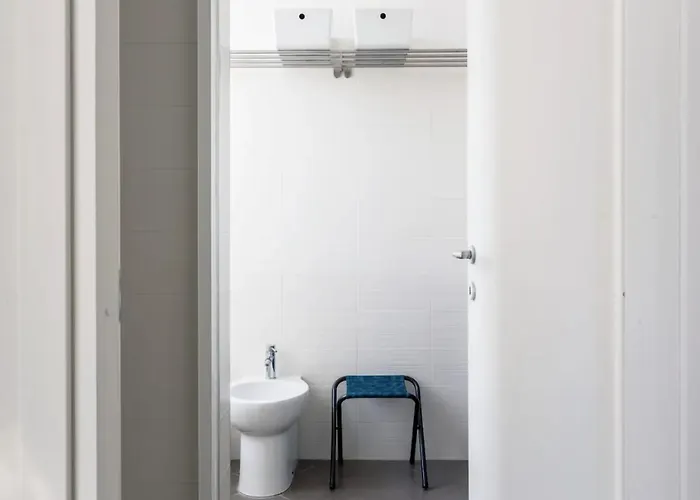 Minimal And Charming In Isola District-via Farini Apartman *