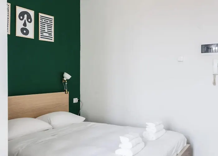 Minimal And Charming In Isola District-via Farini * Milánó