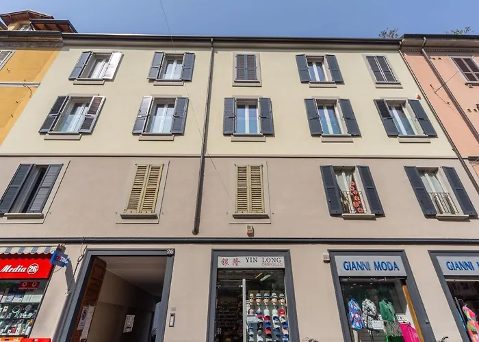 The Rent - Spacious In Paolo Sarpi * Milano