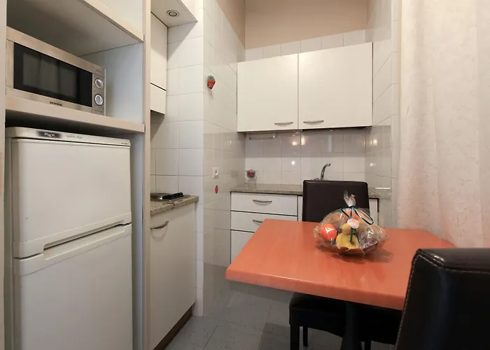  3* Milán