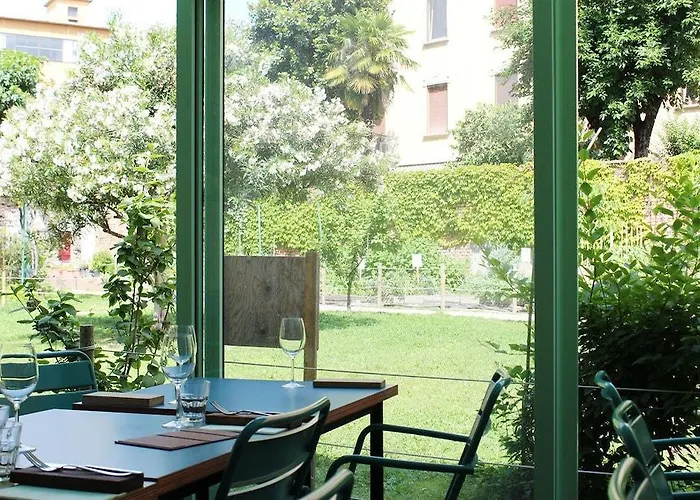 Un Posto A - All'interno Di Cascina Del 700 3* Mediolan
