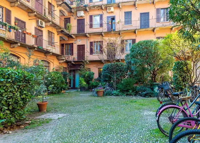 Porta Ticinese Colorful Apartment! *