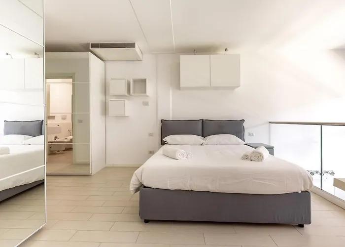 Guesthost - Elegant Loft With Balcony! Apartmán Milán