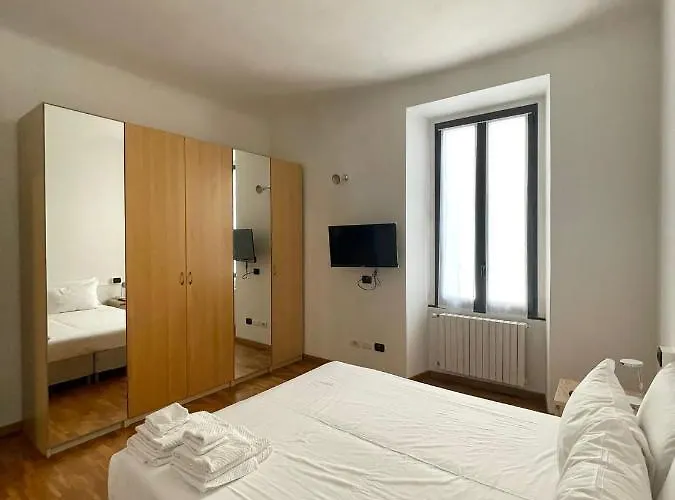 Easy - Rooms&apartments Navigli 3*