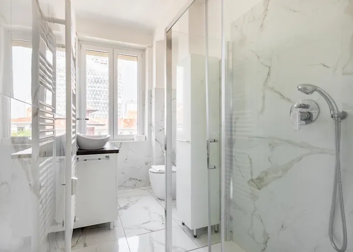 Guesthost - Garibaldi & Gae Aulenti Modern With Private Parking! Daire *