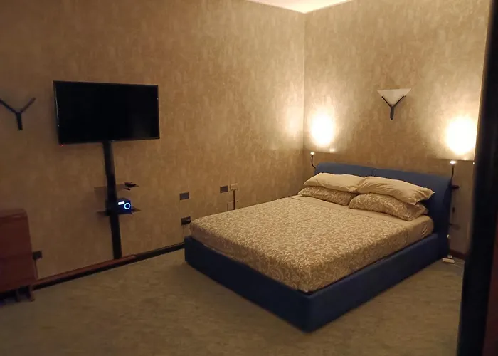 アパート Elegant Apartment For 4 - Metro 5 Min - Duomo 10 Min - Milano *