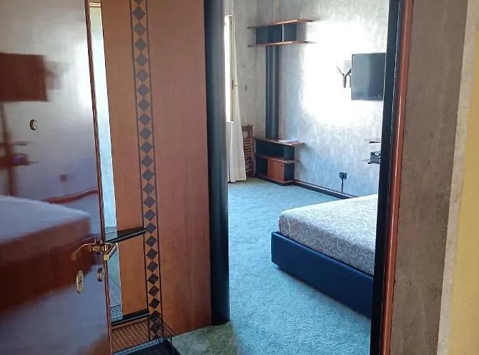 Elegant Apartment For 4 - Metro 5 Min - Duomo 10 Min - Milano アパート ミラノ