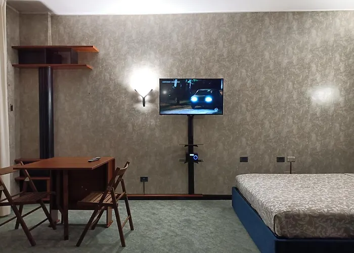 Elegant Apartment For 4 - Metro 5 Min - Duomo 10 Min - Milano ミラノ