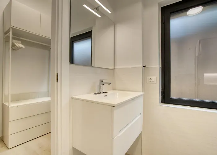 Suzzani 273 Hotel *
