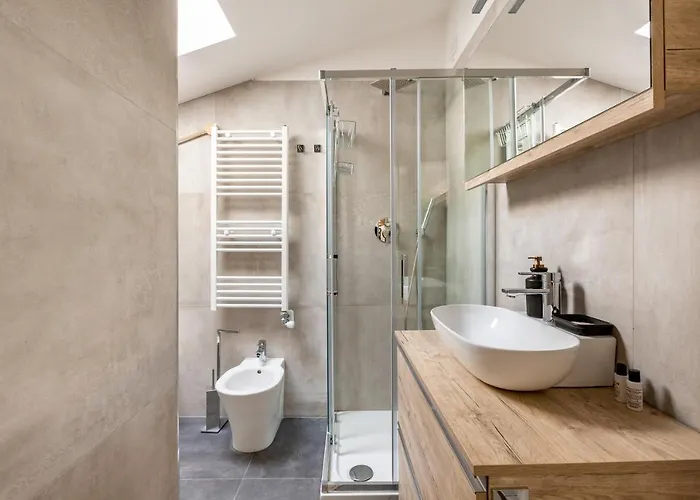 Apartmán Guesthost - Cozy With Parking 5 Min Walk From The Bus Stop