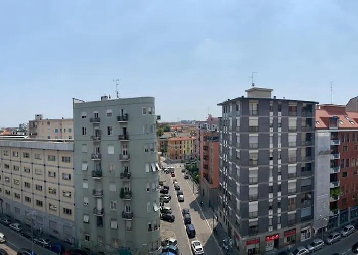 New & Bright Balcony Flat By Station Milan