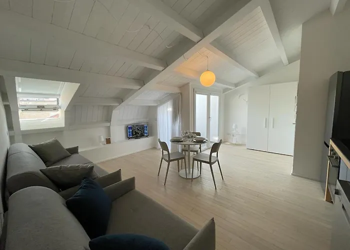 Imhome - Abruzzi Apartment Milan