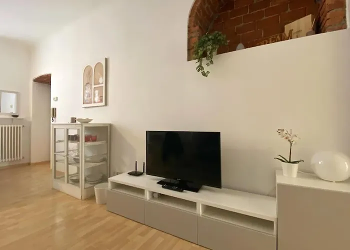 Chic Design Flat Milan - City Center & Balcony Milán