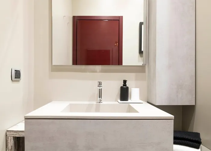 An Elegant Vacation Near Duomo Milan, 2 Bedrooms, 6 Guests 公寓