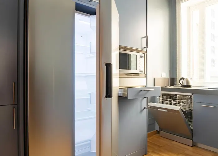 An Elegant Vacation Near Duomo Milan, 2 Bedrooms, 6 Guests * 米兰