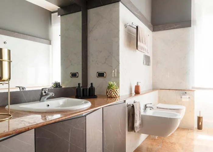 公寓 An Elegant Vacation Near Duomo Milan, 2 Bedrooms, 6 Guests 米兰