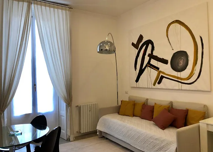 Casa Alberto Da Giussano, Elegante Bilocale In Centro Con Balcone Sul Parco Apartment