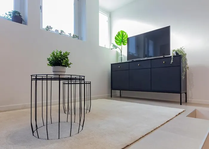 I Host - Val Strona * Milano