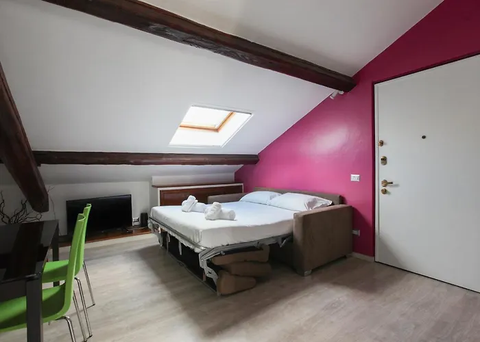 Guesthost - The Cosy Terrace Of Milano- Via Sardegna * Milano