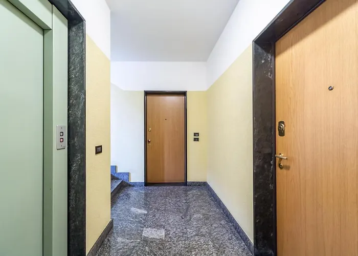 Apartman Cozy - Private Parking & Terrace Milánó