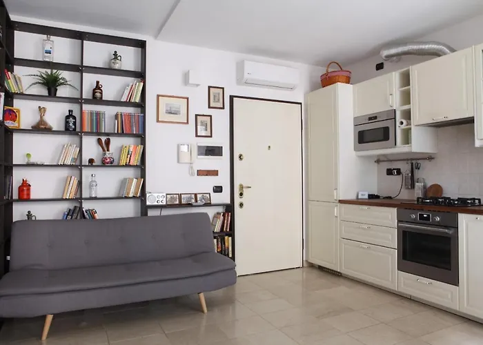 דירה Terrace Close To Metro Station מילאנו