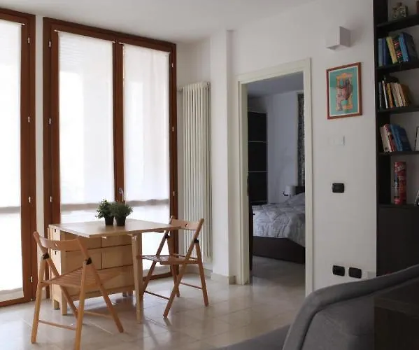 Terrace Close To Metro Station דירה