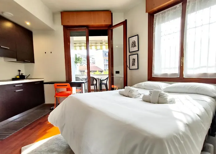 With Exclusive Terrace In Downtown With Ac,wifi,subway M1 M2 In Shopping Area 밀라노