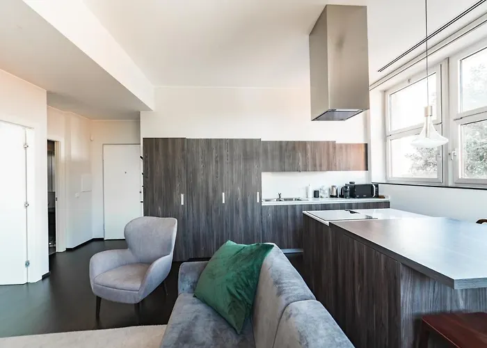 Design - Palestra E Parcheggio Privato Milánó