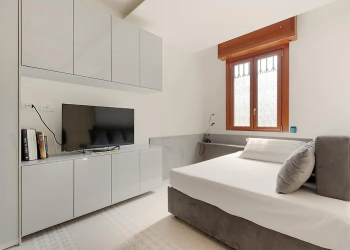 Апартаменты Guesthost - Renovated Apts Милан