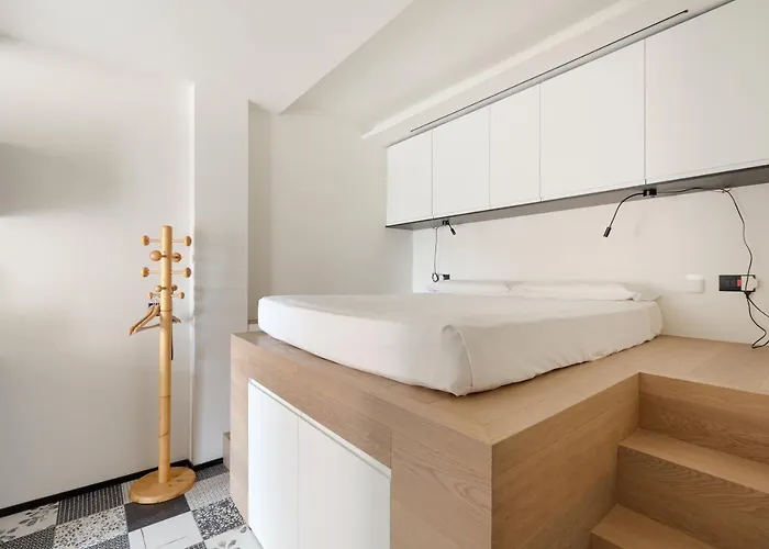 Guesthost - Renovated Apts Апартаменты Милан