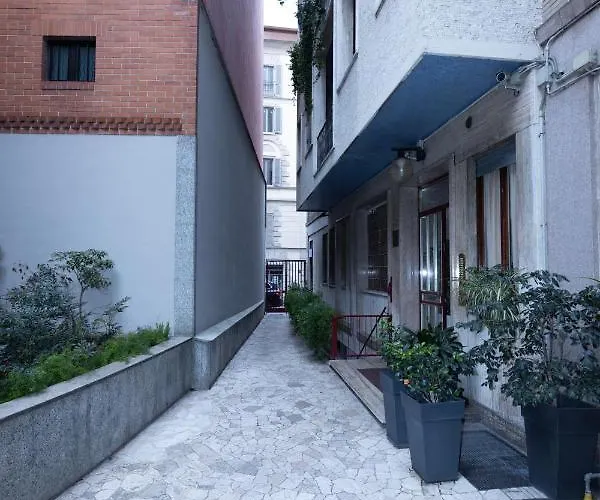 Flat 5 Min From Duomo With Park For Small Cars