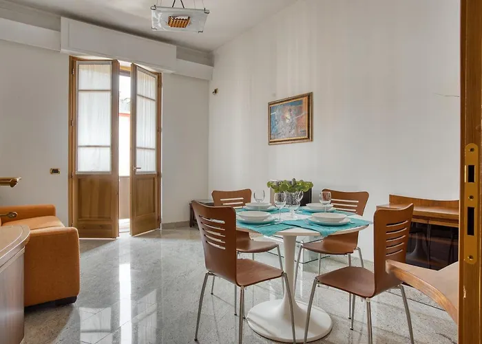 Joivy Captivating Flat With Balcony 아파트 *