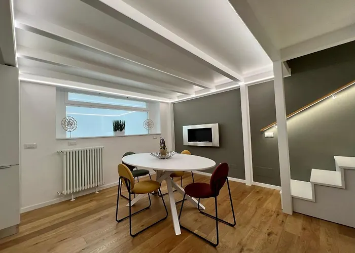 Central Luxe Haven Lejlighed