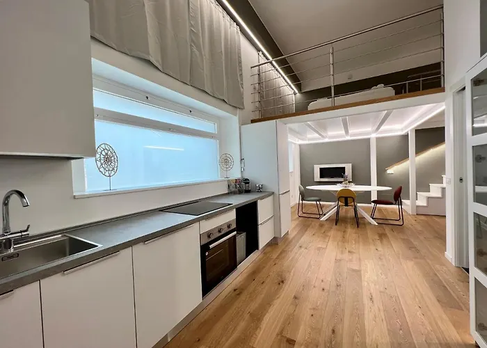Central Luxe Haven Lejlighed