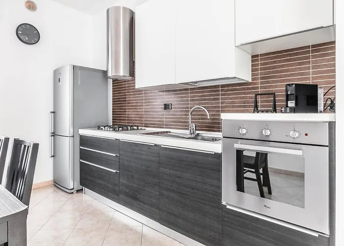 - Bocconi E Navigli - Spacious 3br 95 M - Free Parking 아파트 밀라노