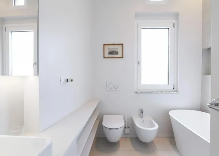 Appartement Contempora - 2-beds, 2 Baths With Balcony - Guastalla