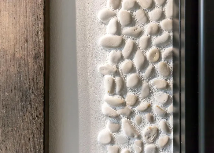Loft Artigianale: Design In Legno E Terrazzo Panoramico Su Appartamento