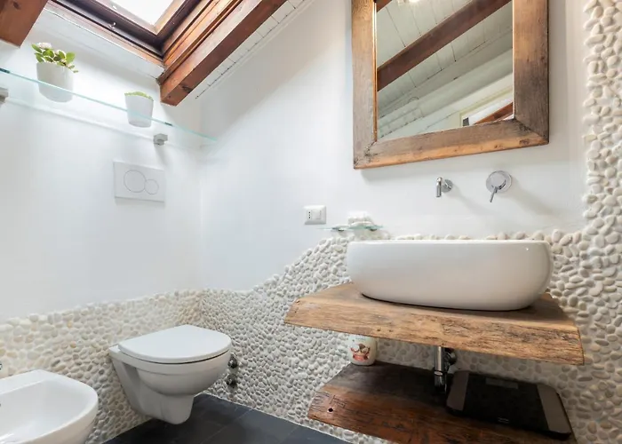Appartamento Loft Artigianale: Design In Legno E Terrazzo Panoramico Su *
