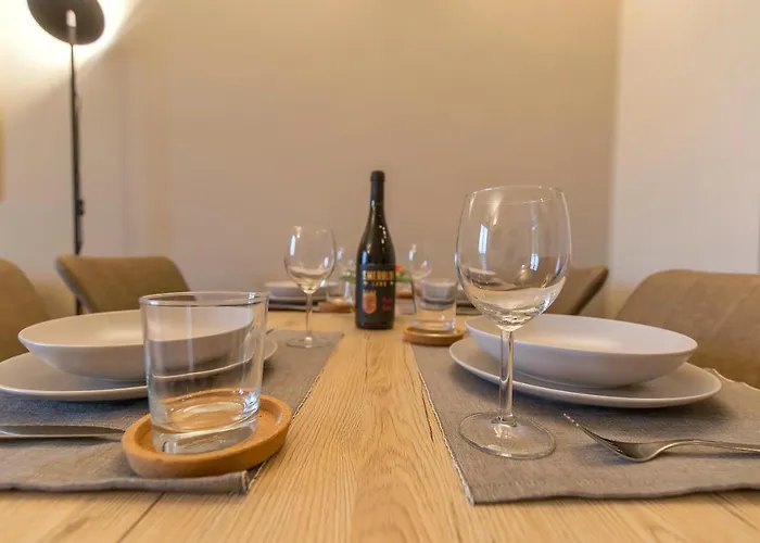 Modern & Bright 2 Bedroom Flat 50m From M4 Stop Appartement Milaan